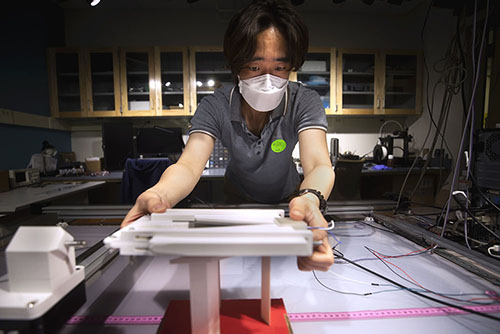 PhD student, Hyung-Suk Kwon, working with equipment in sound waves lab.