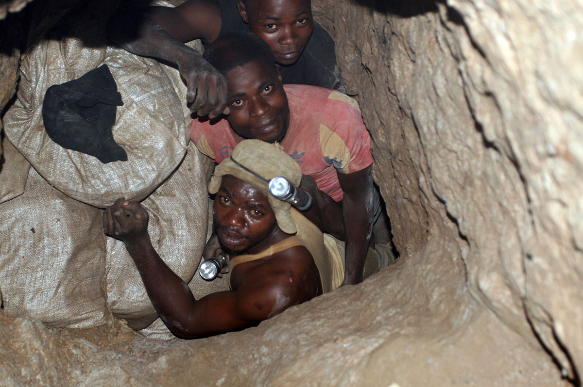 Workers in a cobalt mine. Photo: Adobe